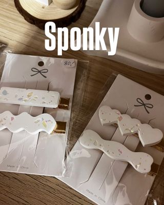 Doplňky do vlasů, sponky, saténové gumičky, náušnice a další. Přijďte udělat radost sobě nebo někomu na kom vám záleží :)